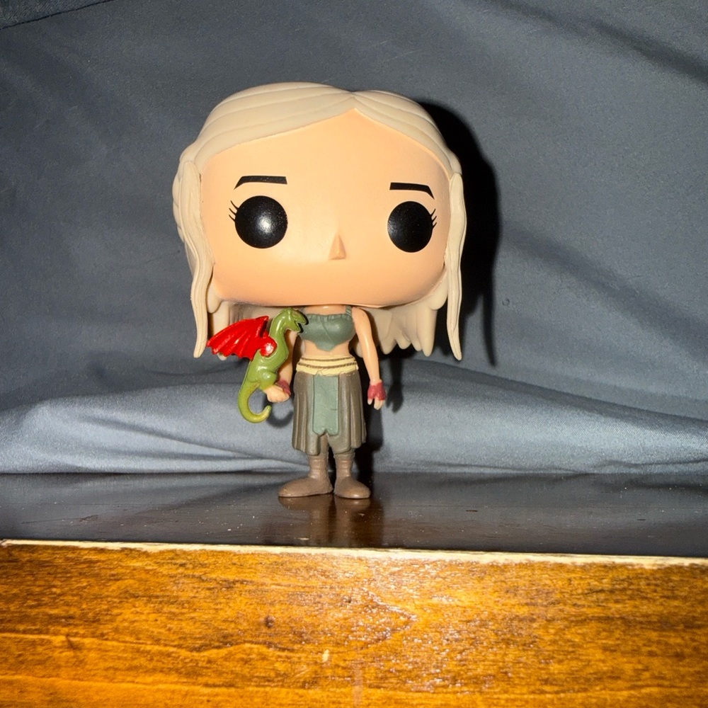 Funko Daenerys Targaryen Pop! - Blonde Hair, Green Outfit, Red Dragon
